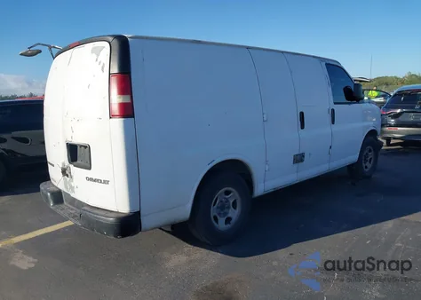 2003 Chevrolet Express z USA, uszkodzony, nr VIN 1GCEG15X531109033